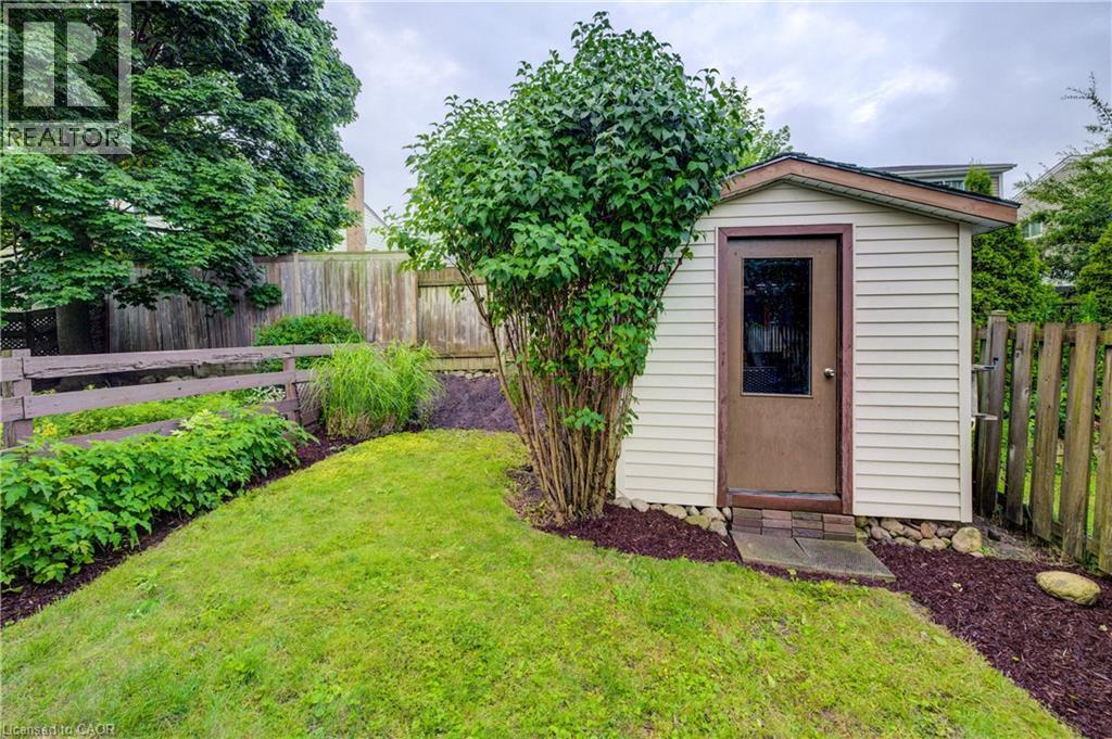 19 Hillbrook Crescent, Kitchener, ON - Outdoor