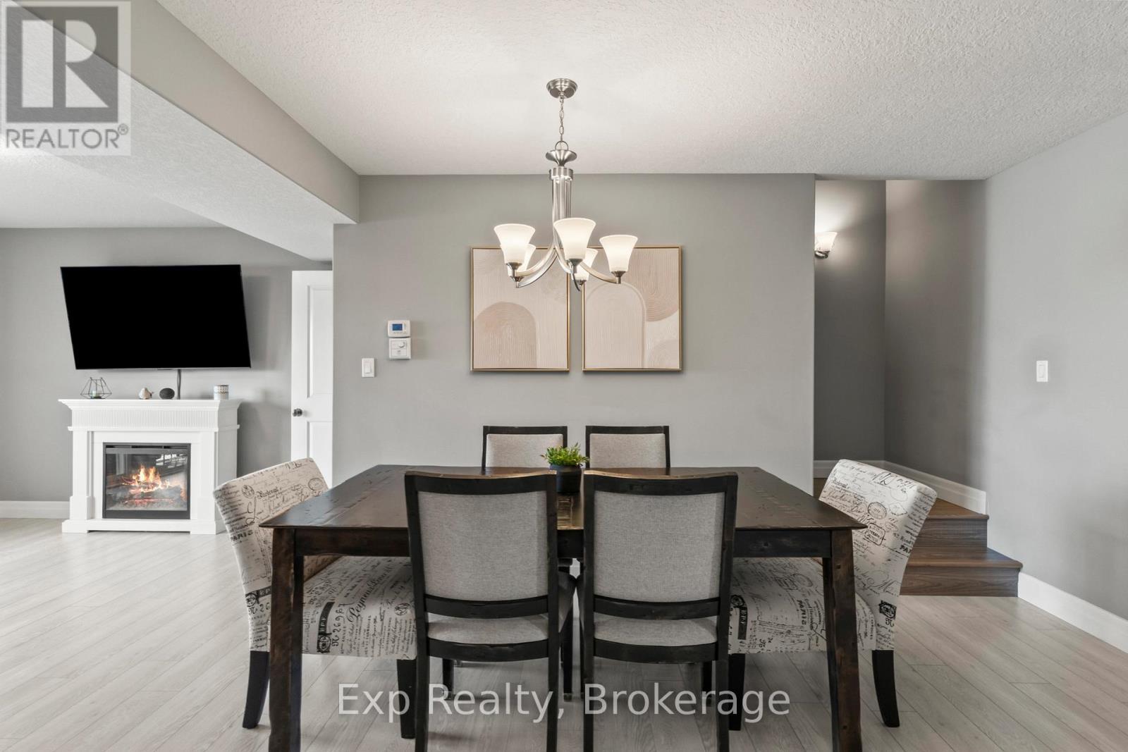 54 Cortland Crescent, Quinte West (Murray Ward), ON - Indoor Photo Showing Dining Room