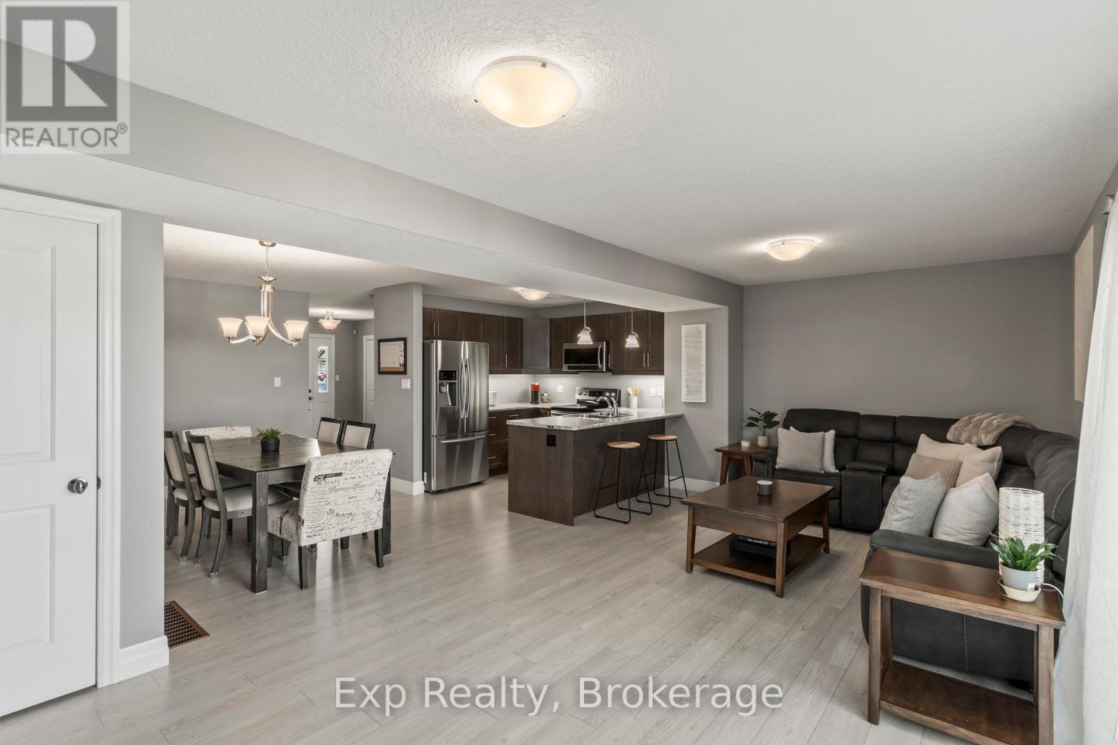 54 Cortland Crescent, Quinte West (Murray Ward), ON - Indoor Photo Showing Living Room