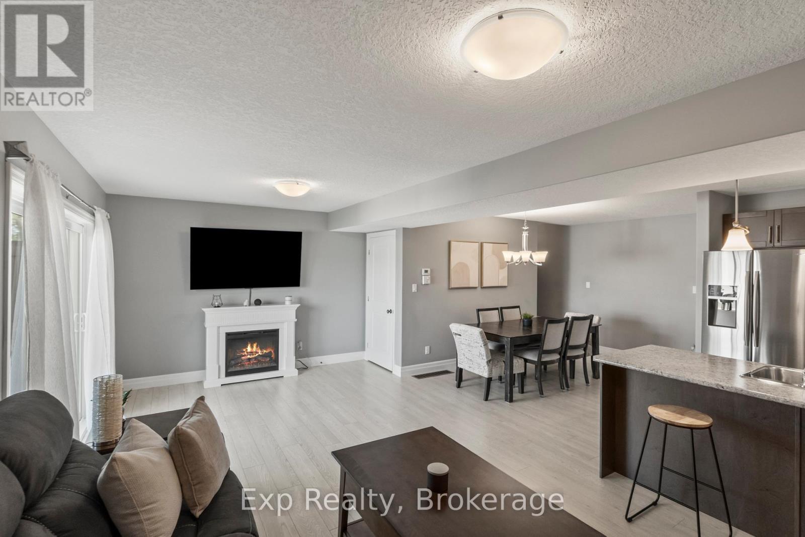 54 Cortland Crescent, Quinte West (Murray Ward), ON - Indoor Photo Showing Living Room With Fireplace