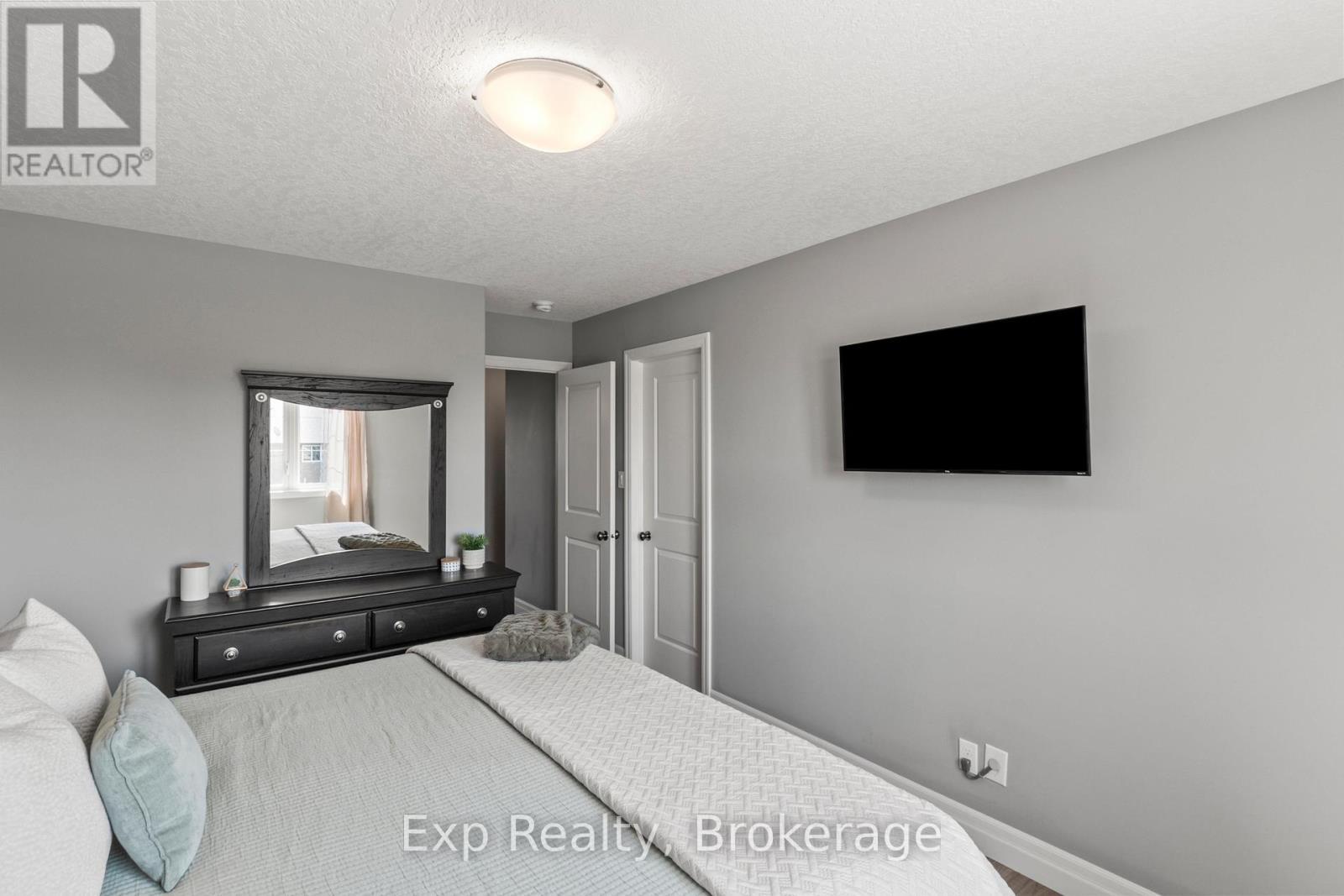 54 Cortland Crescent, Quinte West (Murray Ward), ON - Indoor Photo Showing Bedroom