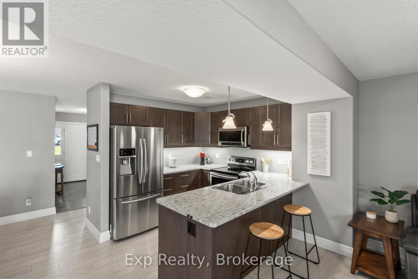54 Cortland Crescent, Quinte West (Murray Ward), ON - Indoor Photo Showing Kitchen With Double Sink With Upgraded Kitchen
