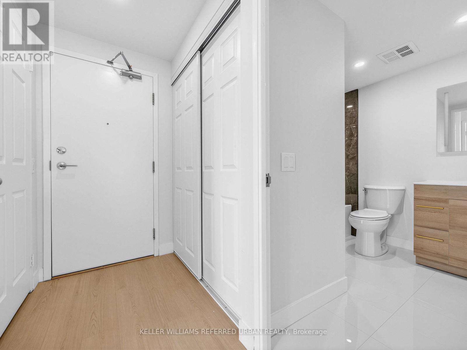 501 - 7 Bishop Avenue, Toronto, ON - Indoor