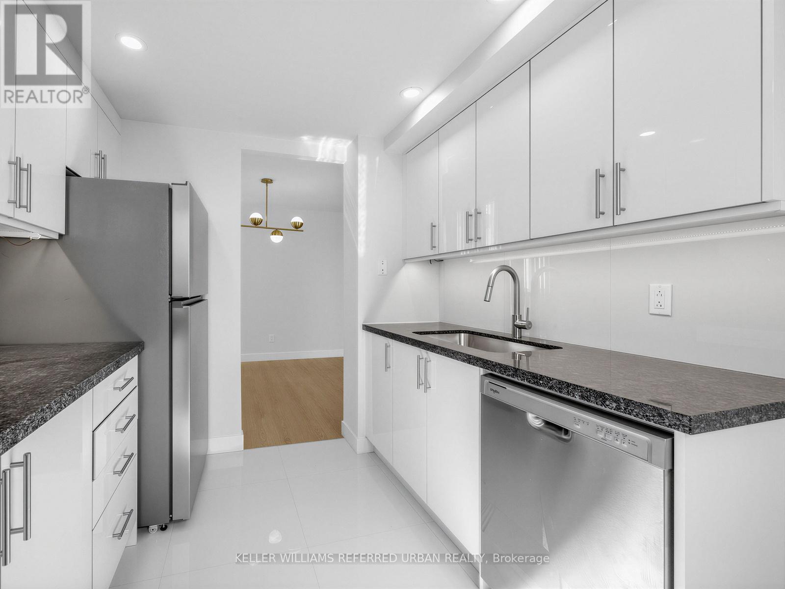 501 - 7 Bishop Avenue, Toronto, ON - Indoor Photo Showing Kitchen