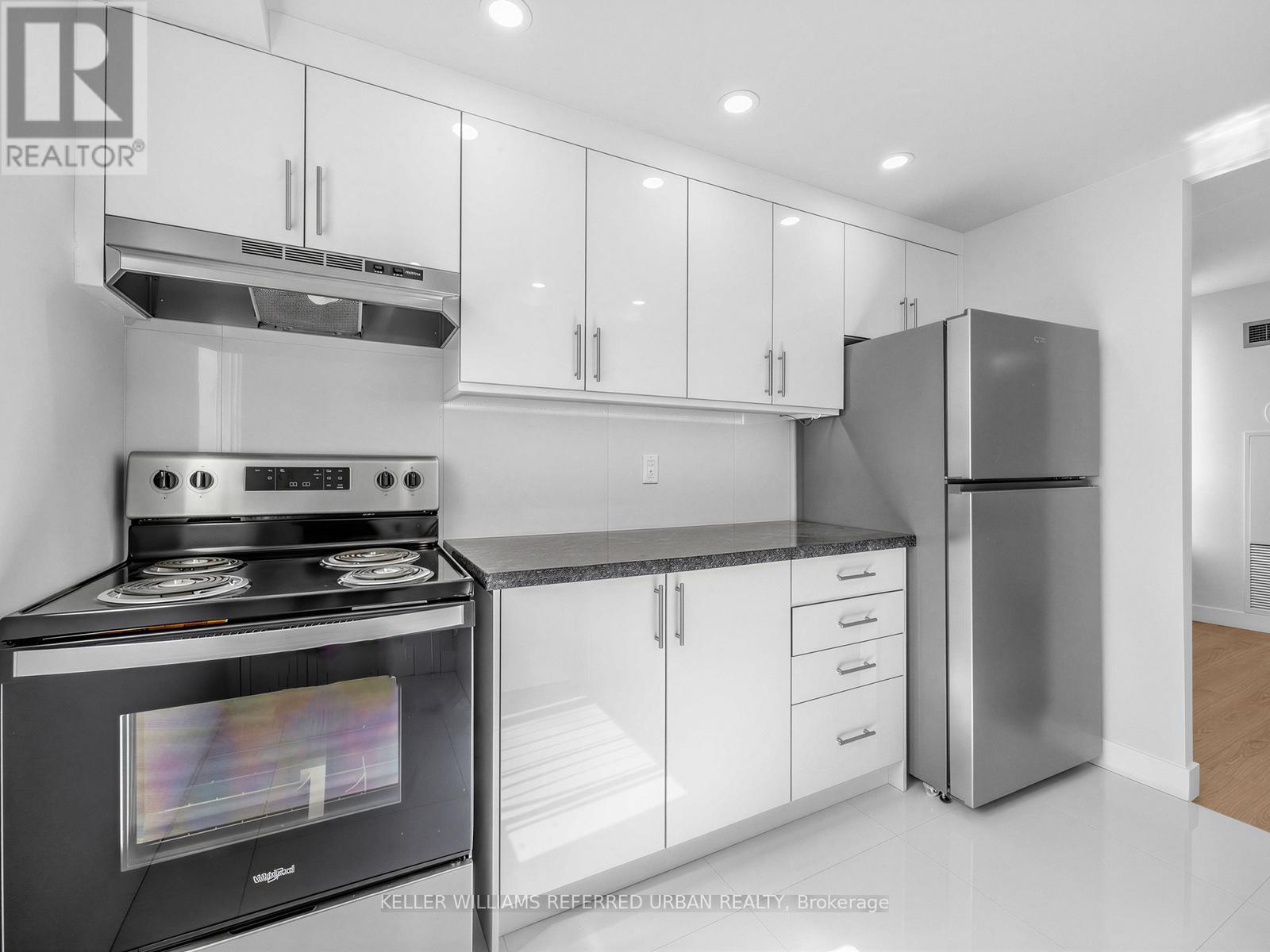 501 - 7 Bishop Avenue, Toronto, ON - Indoor Photo Showing Kitchen