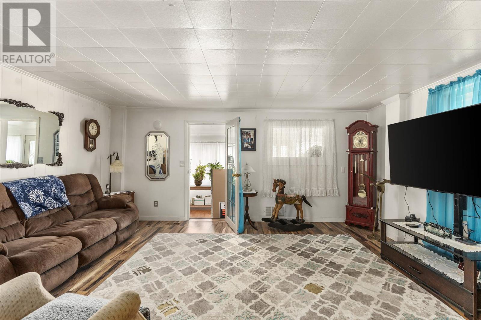 249 John St, Sault Ste. Marie, ON - Indoor Photo Showing Living Room
