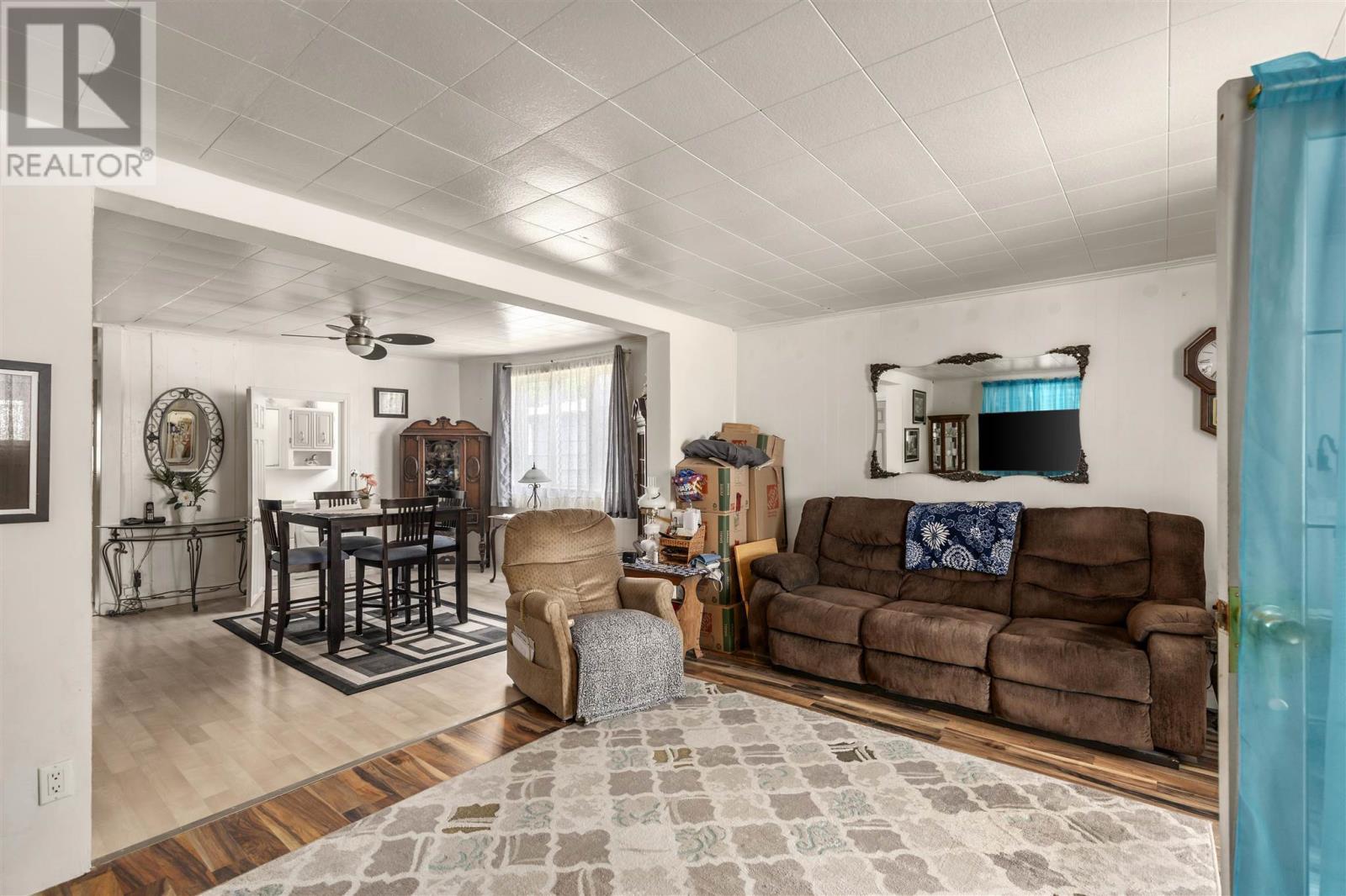 249 John St, Sault Ste. Marie, ON - Indoor Photo Showing Living Room