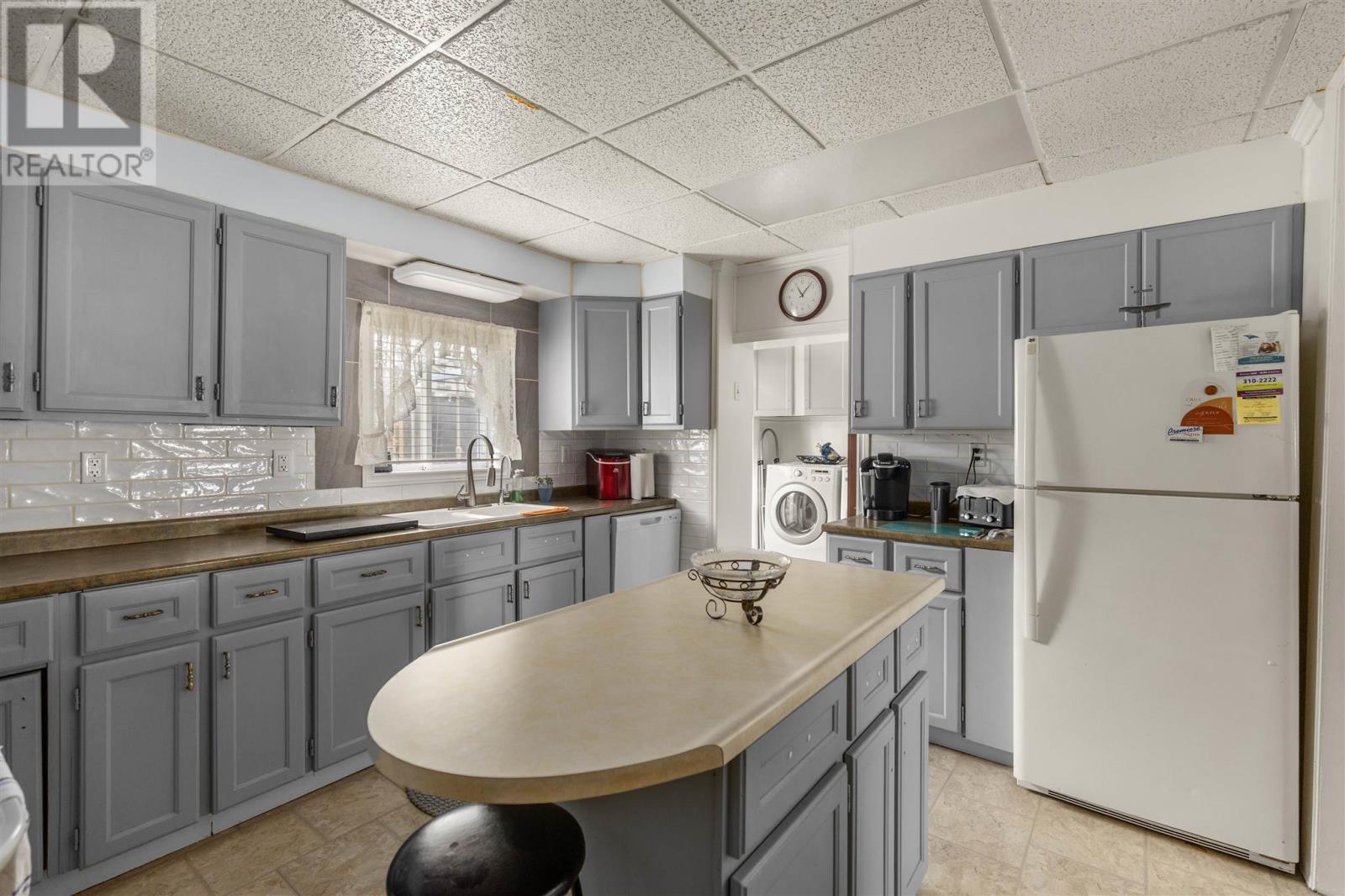 249 John St, Sault Ste. Marie, ON - Indoor Photo Showing Kitchen