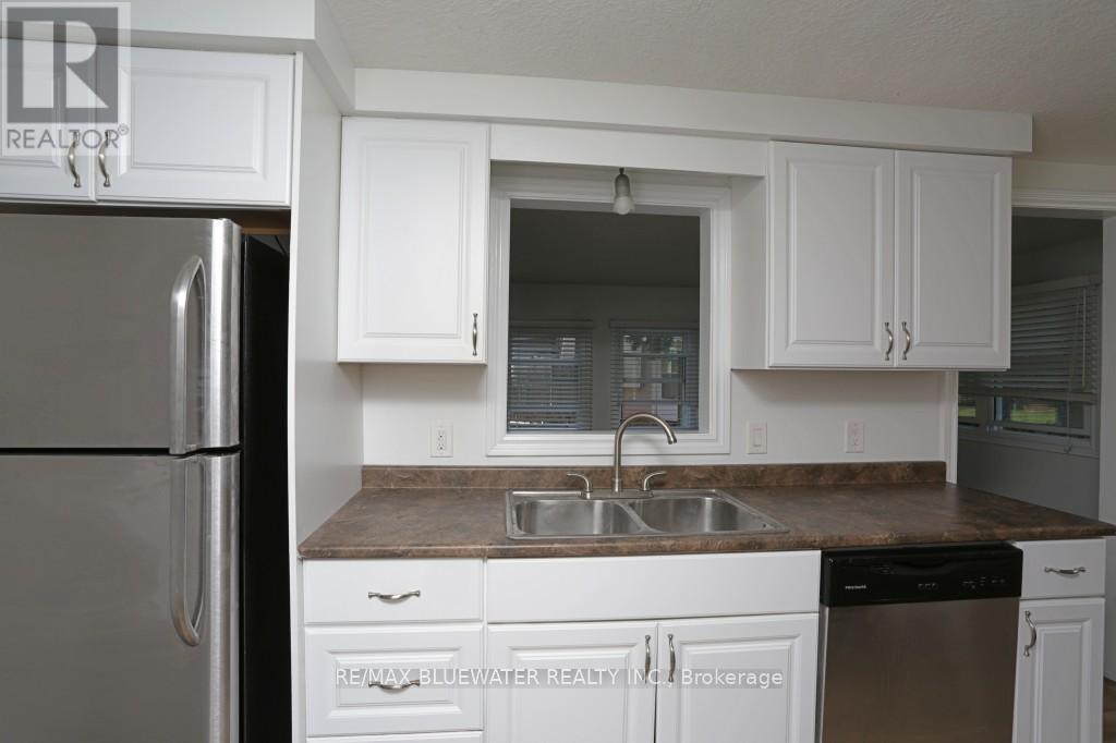 23 Pebble Beach Parkway E, South Huron (Stephen), ON - Indoor Photo Showing Kitchen With Double Sink