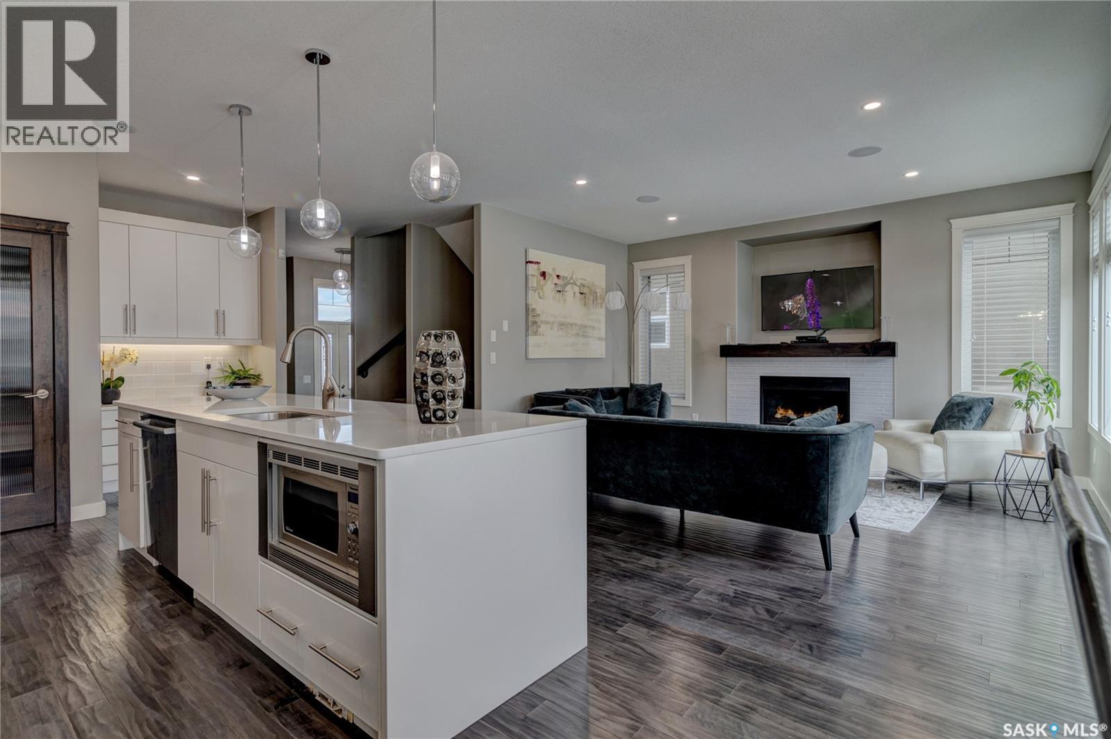 4606 Curtiss Avenue, Regina, SK - Indoor Photo Showing Kitchen With Upgraded Kitchen