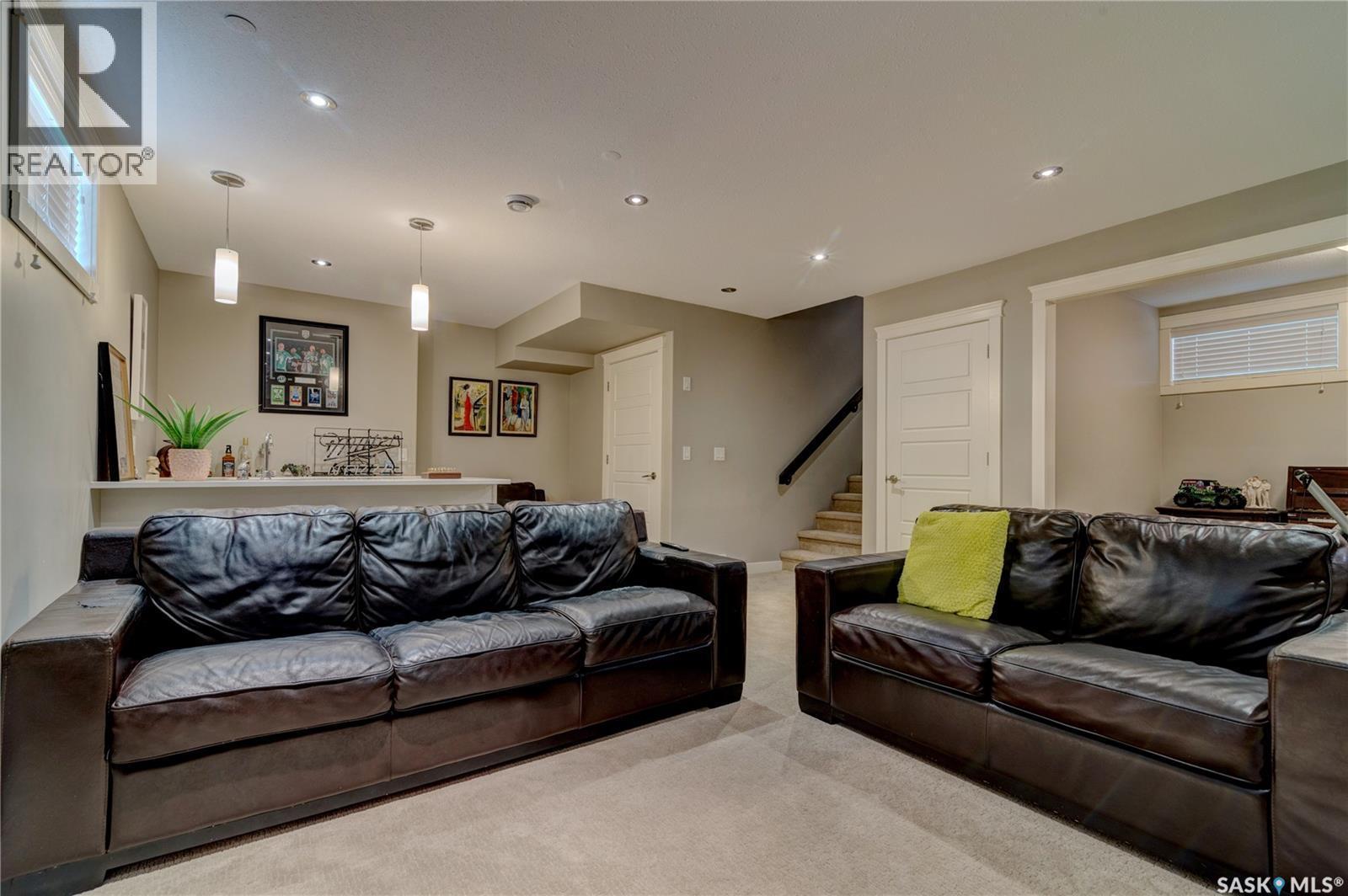 4606 Curtiss Avenue, Regina, SK - Indoor Photo Showing Living Room