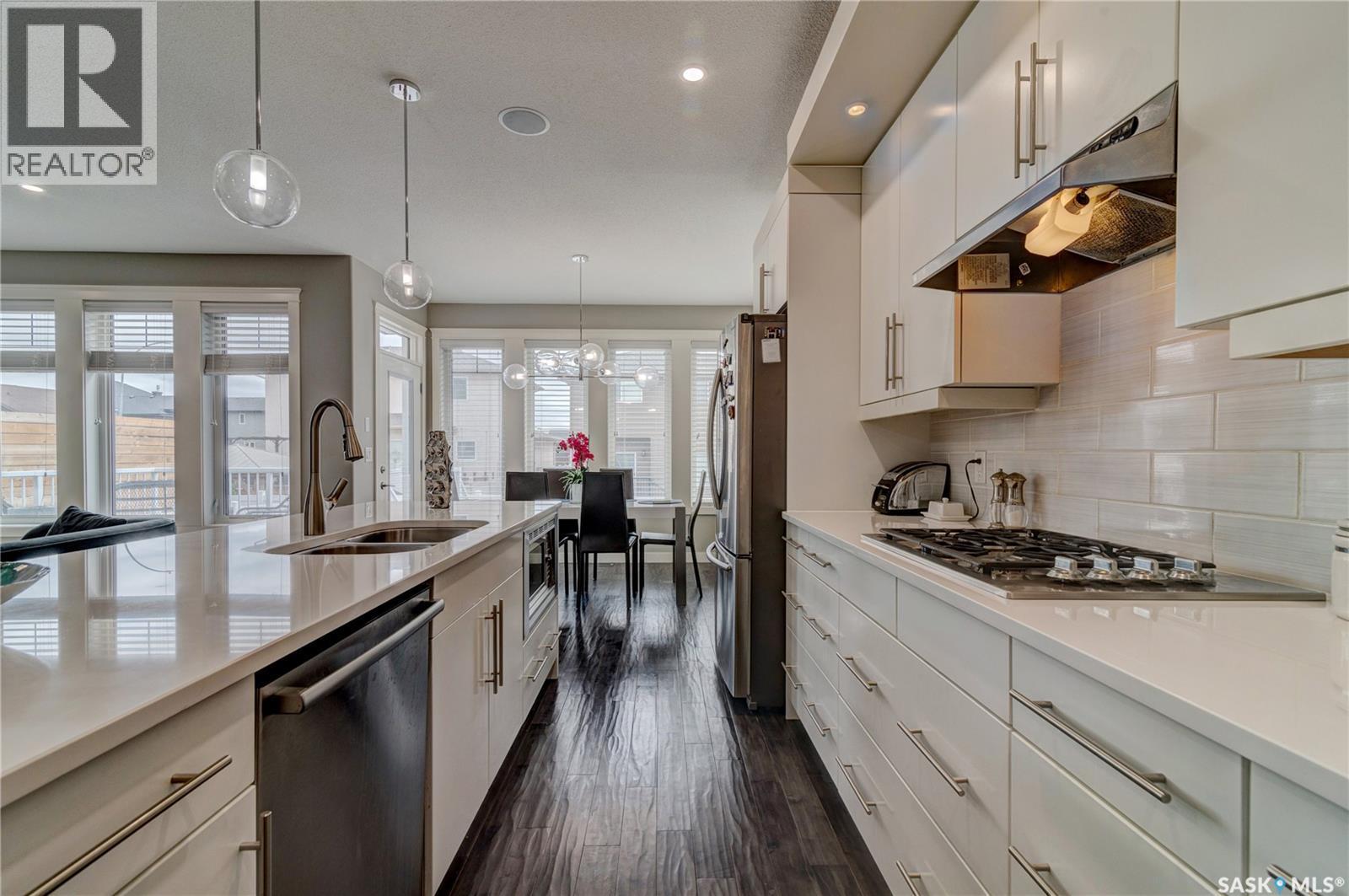 4606 Curtiss Avenue, Regina, SK - Indoor Photo Showing Kitchen With Upgraded Kitchen
