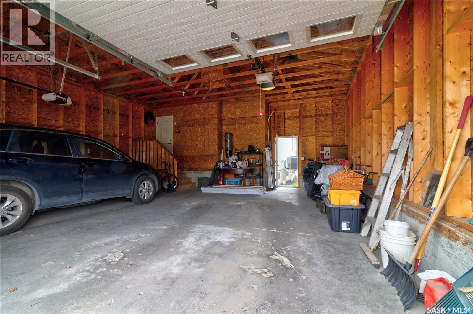 4606 Curtiss Avenue, Regina, SK - Indoor Photo Showing Garage