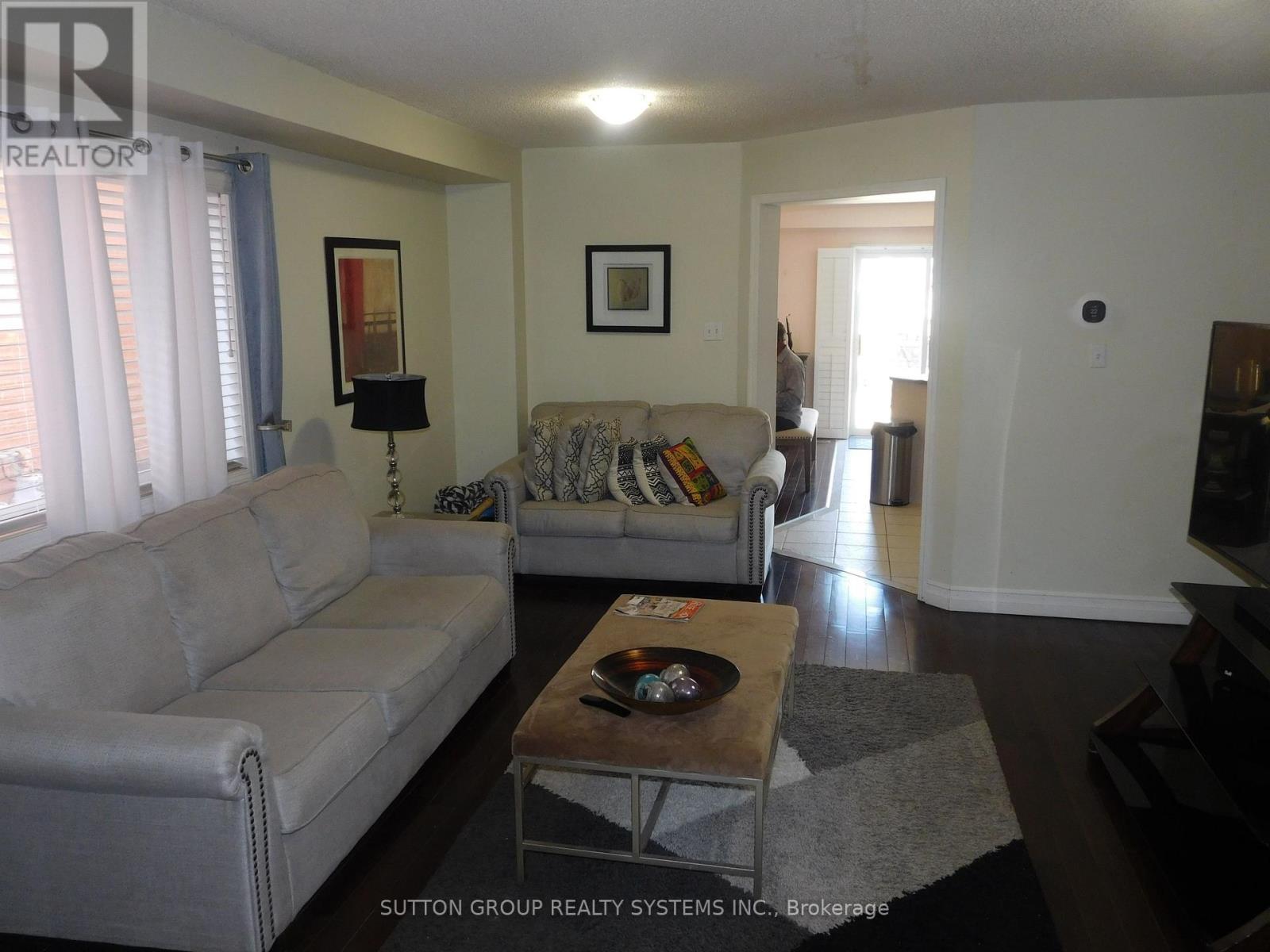 85 Weather Vane Lane E, Brampton, ON - Indoor Photo Showing Living Room