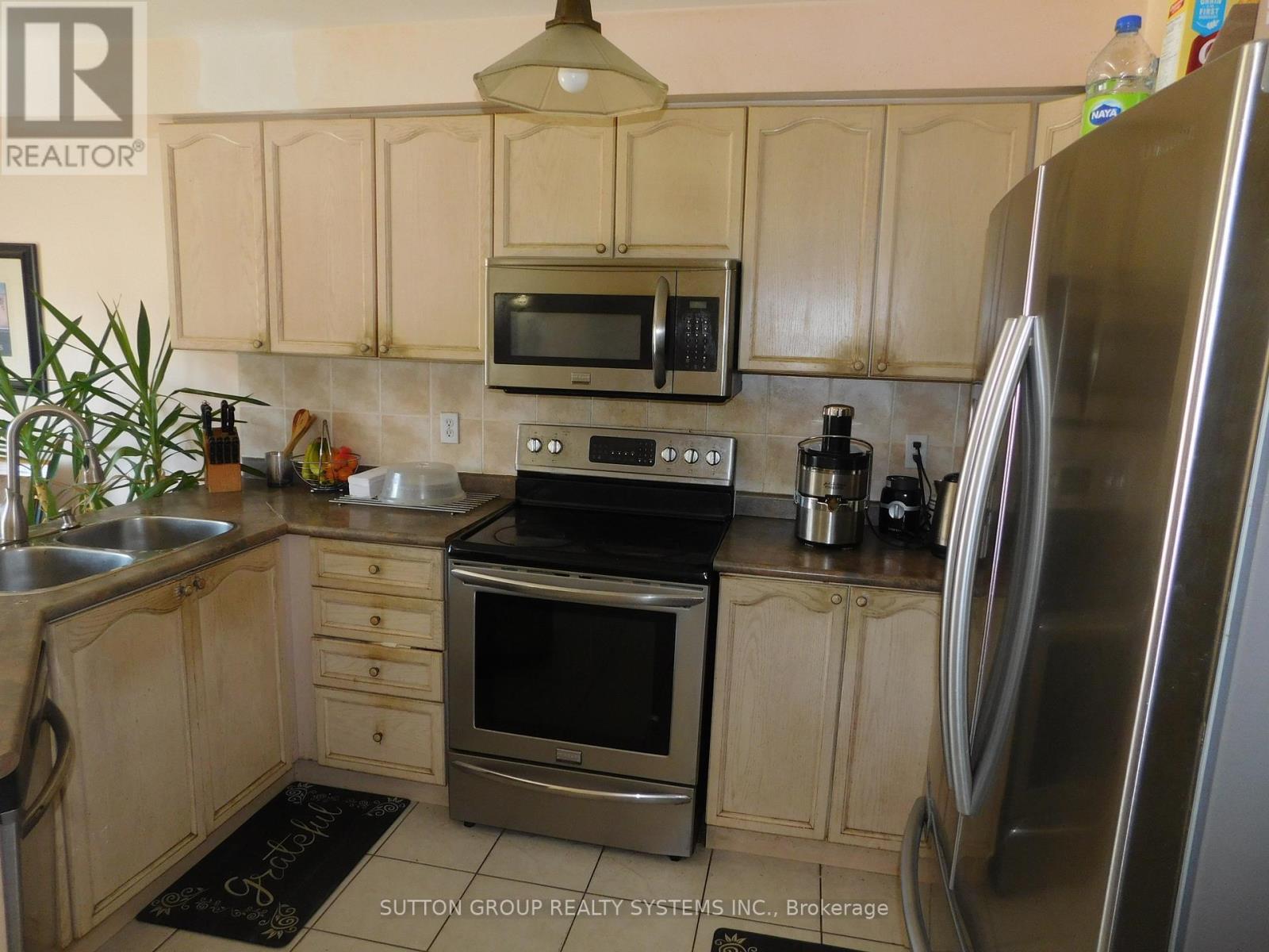 85 Weather Vane Lane E, Brampton, ON - Indoor Photo Showing Kitchen With Double Sink