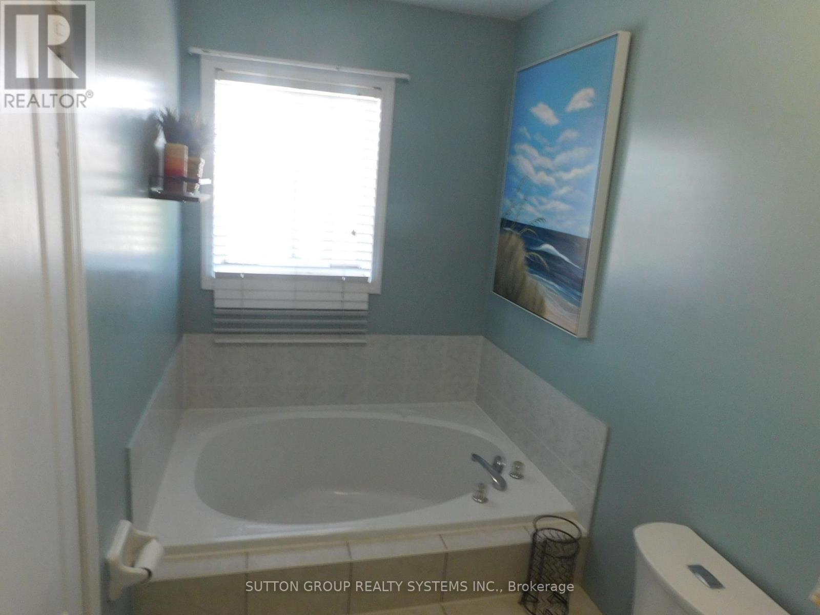 85 Weather Vane Lane E, Brampton, ON - Indoor Photo Showing Bathroom