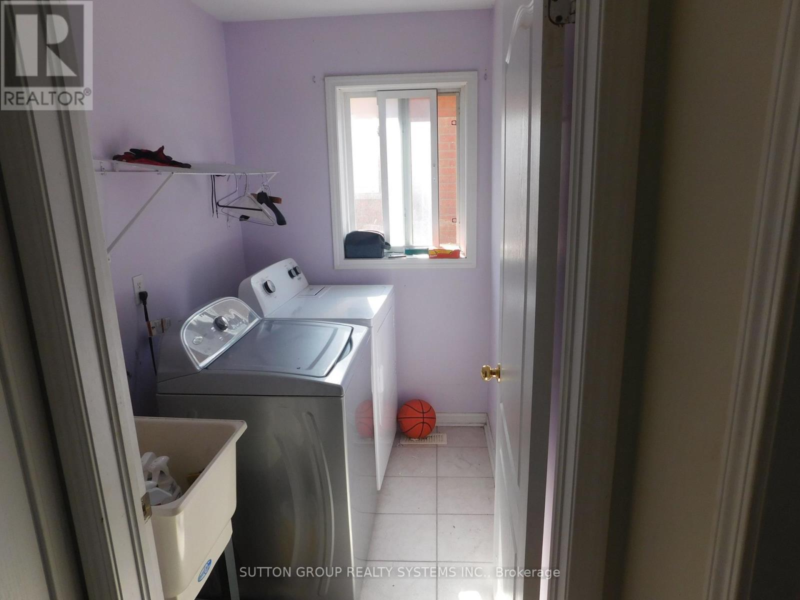 85 Weather Vane Lane E, Brampton, ON - Indoor Photo Showing Laundry Room