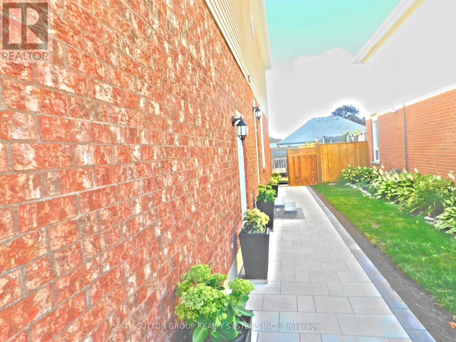 85 Weather Vane Lane E, Brampton, ON - Outdoor