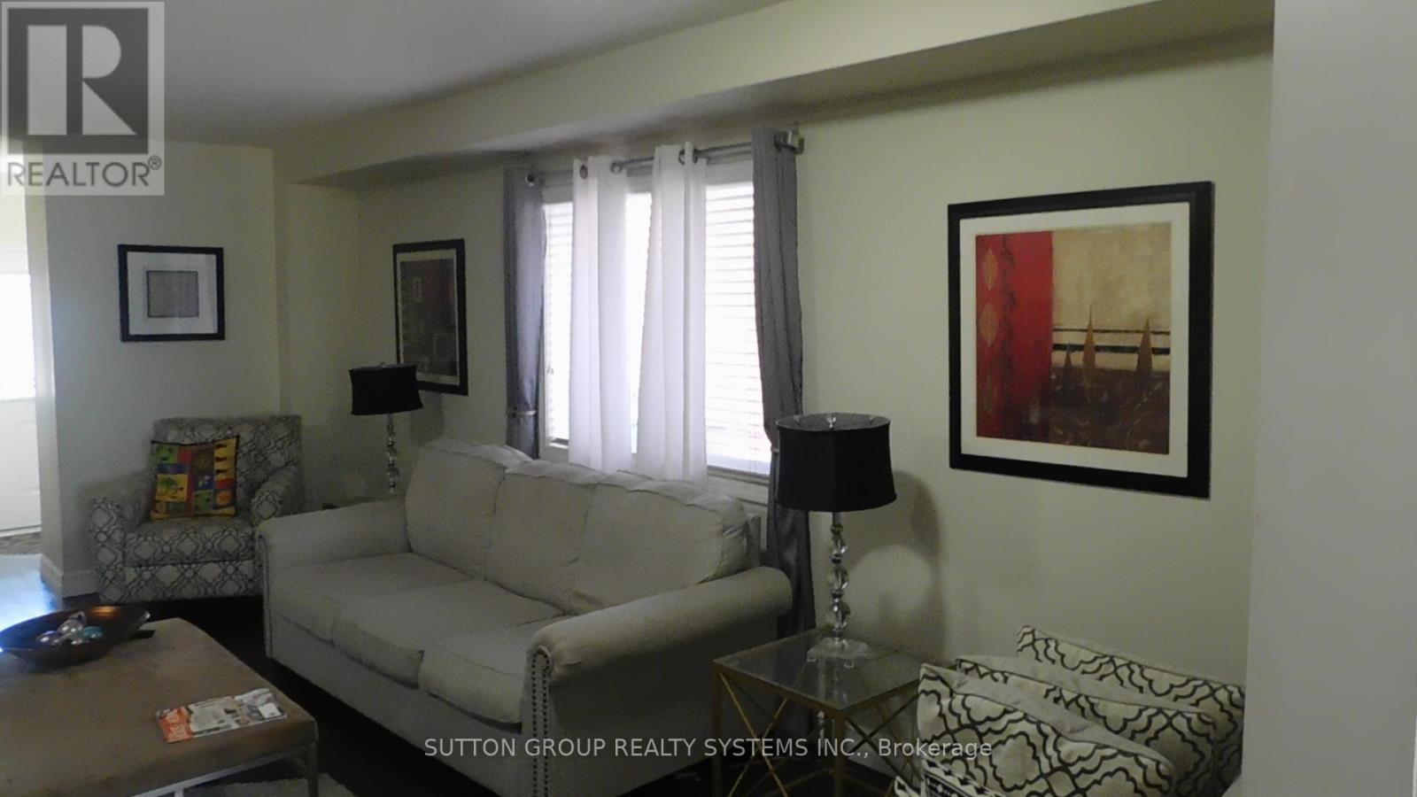 85 Weather Vane Lane E, Brampton, ON - Indoor Photo Showing Living Room