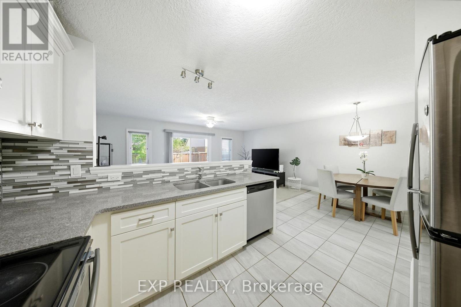 17 - 158 Fife Road, Guelph, ON - Indoor Photo Showing Kitchen