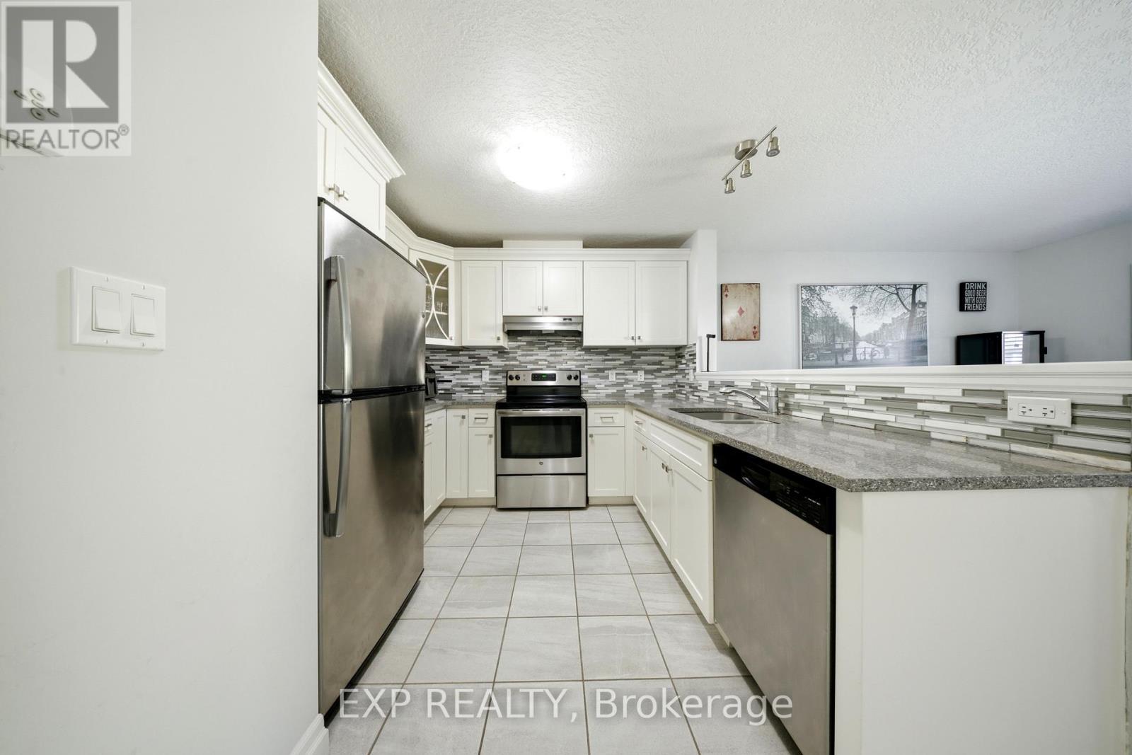 17 - 158 Fife Road, Guelph, ON - Indoor Photo Showing Kitchen With Stainless Steel Kitchen With Upgraded Kitchen