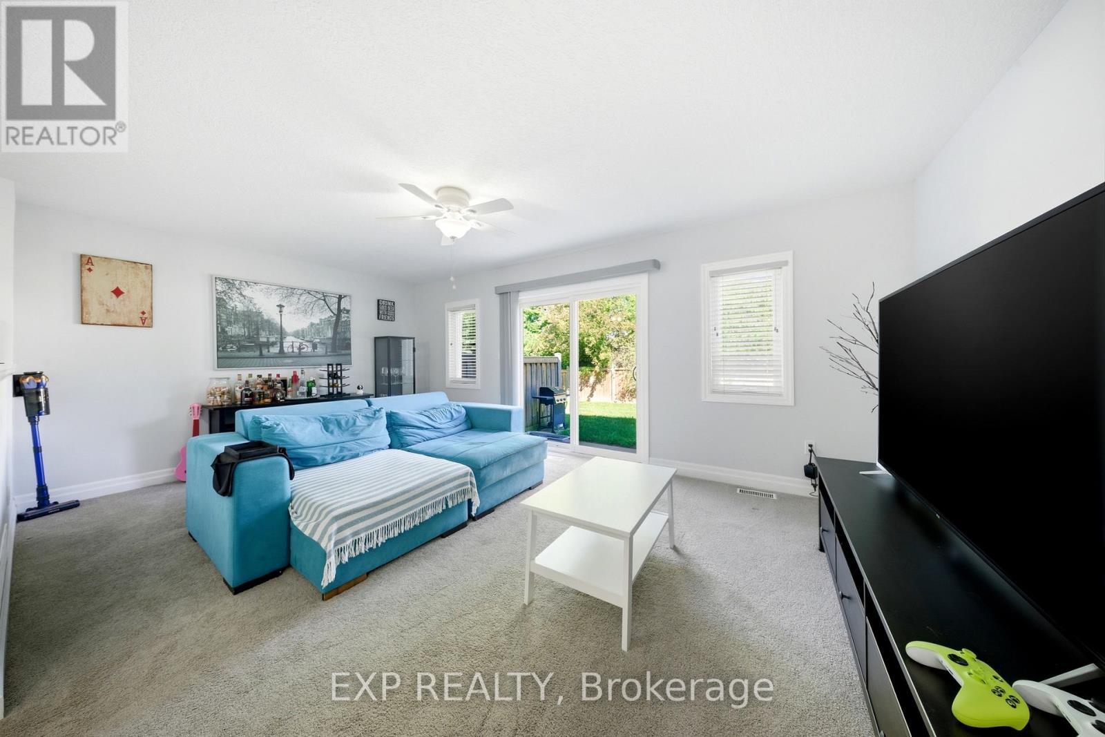 17 - 158 Fife Road, Guelph, ON - Indoor Photo Showing Living Room