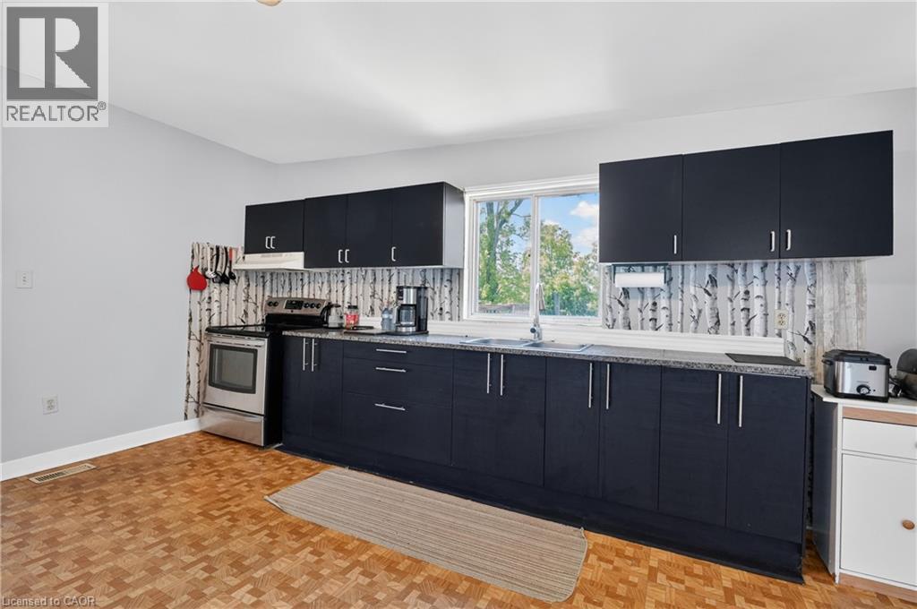 6569 Highway 3, Dunnville, ON - Indoor Photo Showing Kitchen With Double Sink