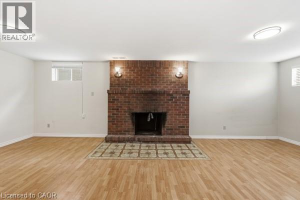 957 Stone Church Road E, Hamilton, ON - Indoor Photo Showing Living Room With Fireplace