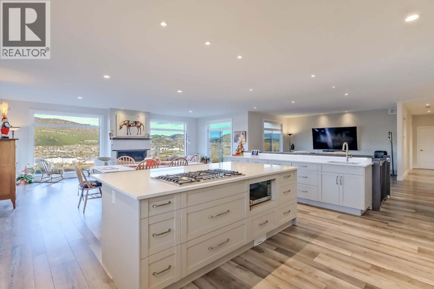 2241 Rojem Road, Kelowna, BC - Indoor Photo Showing Kitchen With Upgraded Kitchen