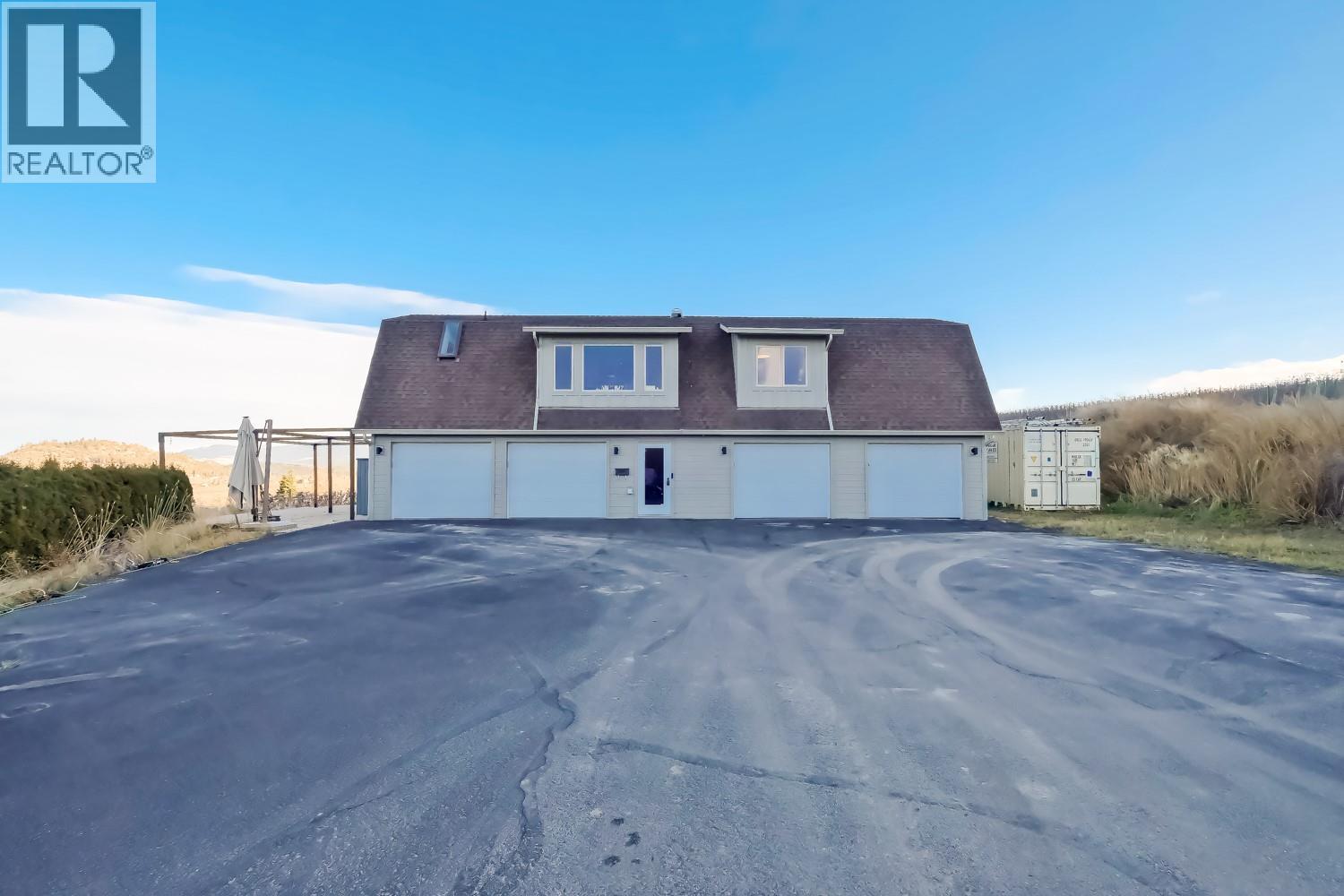 Carriage Home over 4 bay garage - 2241 Rojem Road, Kelowna, BC - Outdoor