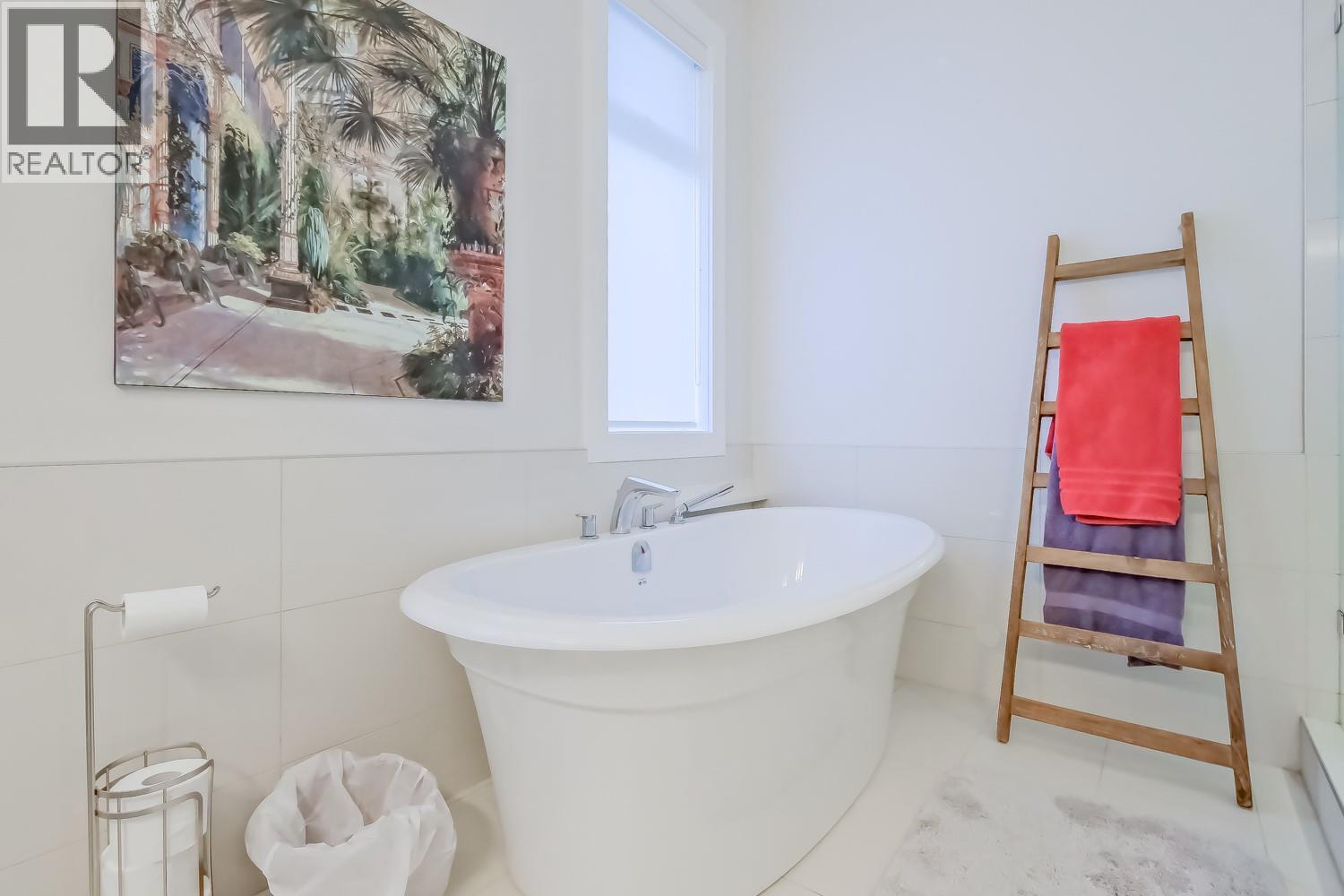 Primary Ensuite - 2241 Rojem Road, Kelowna, BC - Indoor Photo Showing Bathroom