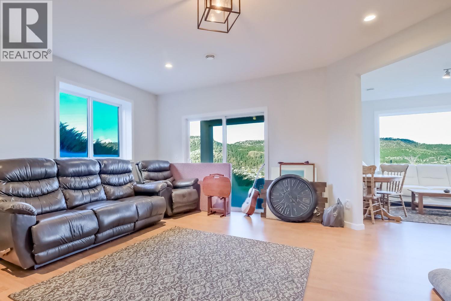 Lower Level Family - 2241 Rojem Road, Kelowna, BC - Indoor Photo Showing Living Room