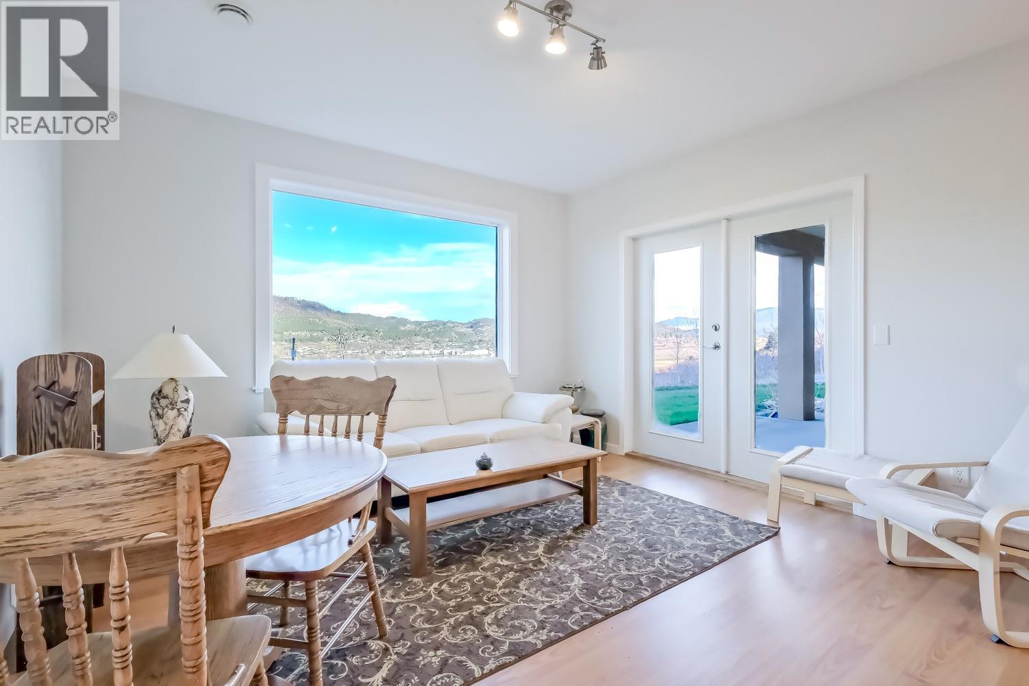 Lower Level Dining - 2241 Rojem Road, Kelowna, BC - Indoor