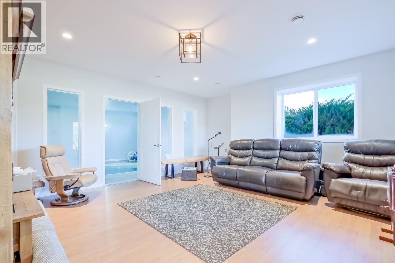 Lower Level Family - 2241 Rojem Road, Kelowna, BC - Indoor Photo Showing Living Room
