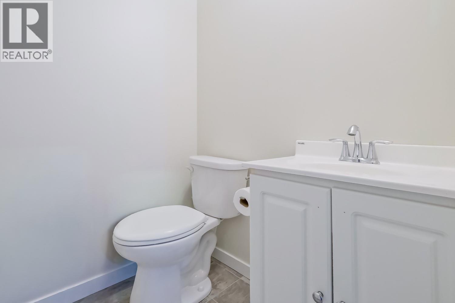 2241 Rojem Road, Kelowna, BC - Indoor Photo Showing Bathroom