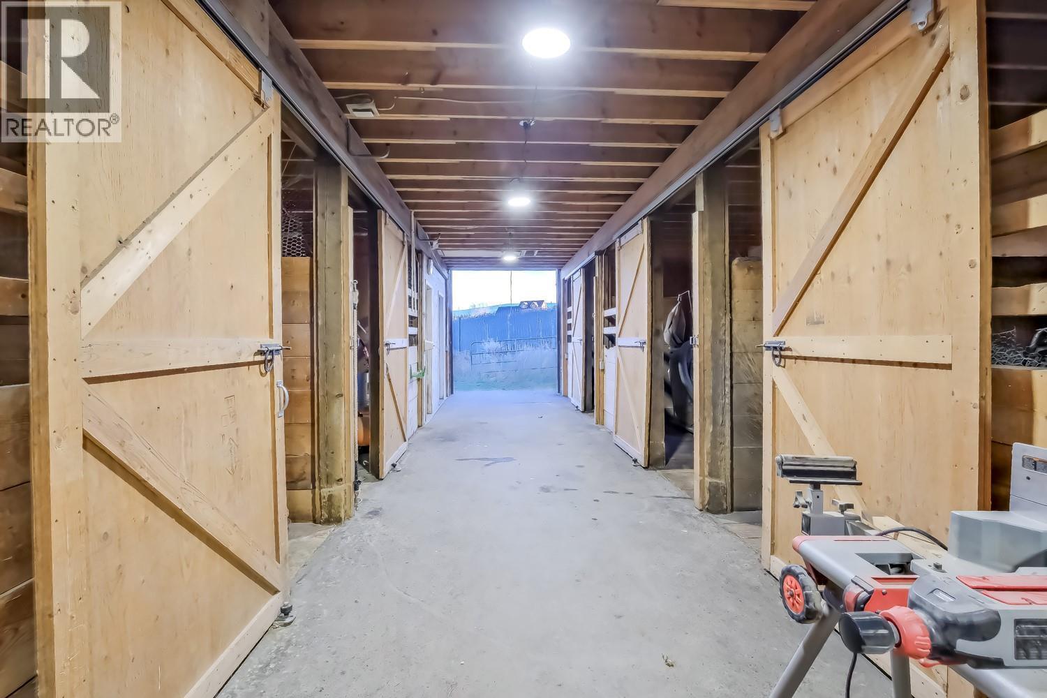 Barn Stalls - 2241 Rojem Road, Kelowna, BC - Indoor