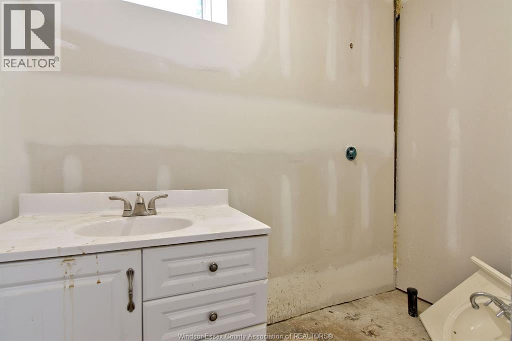 1502 Mersea Rd D, Leamington, ON - Indoor Photo Showing Bathroom