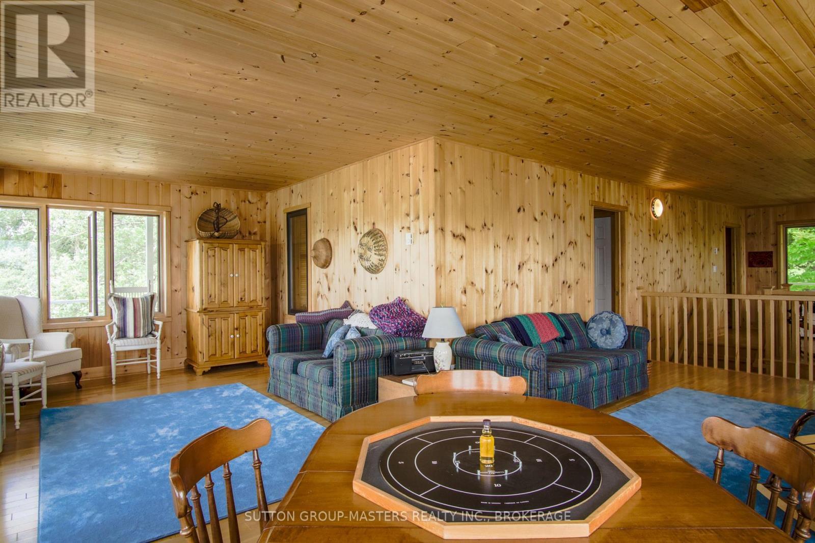 314 Baseline Road, Frontenac Islands (Howe Island), ON - Indoor Photo Showing Living Room