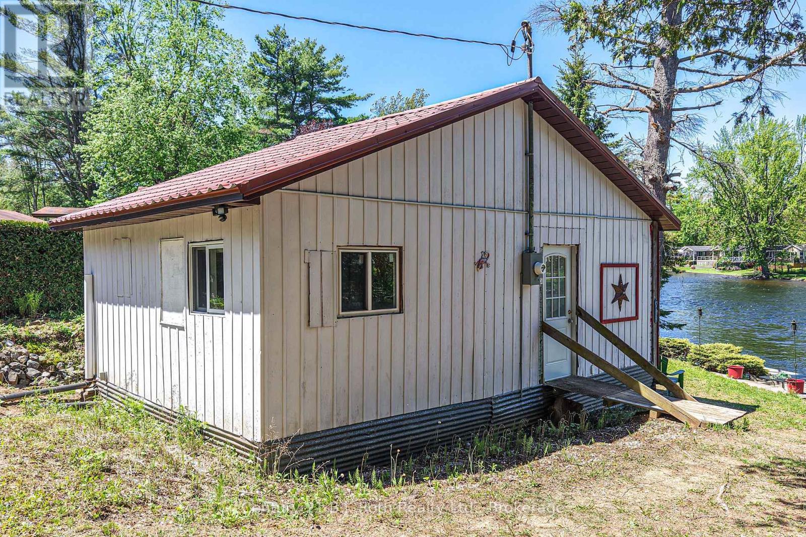 Metal roof - 4258 Canal Road, Severn, ON - Outdoor