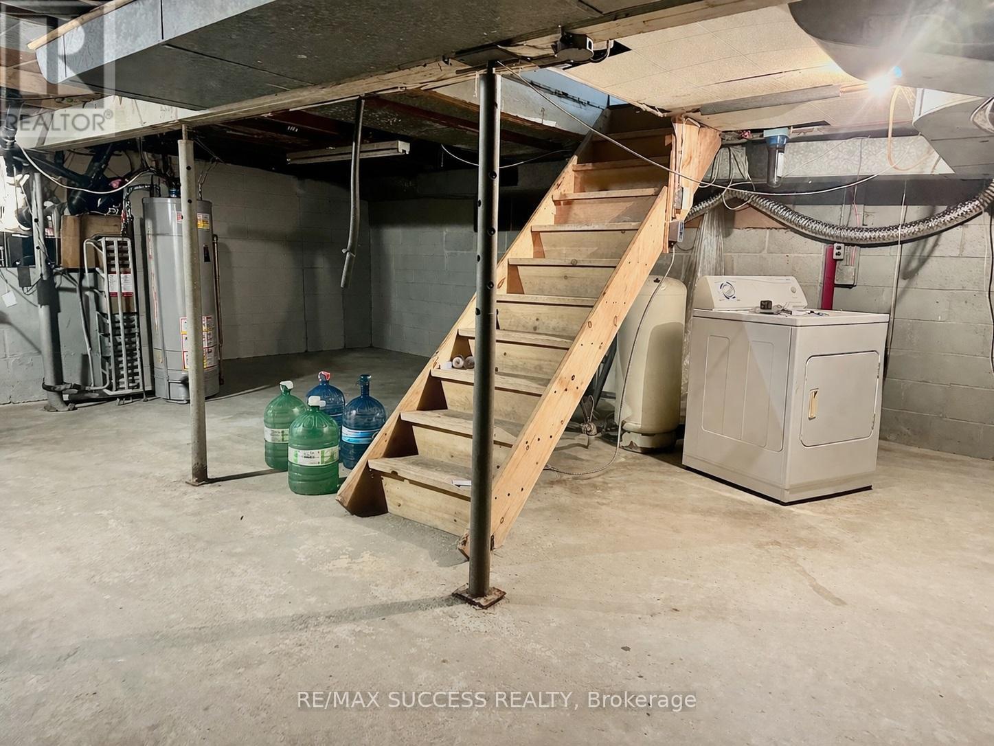 738 Mount Pleasant Road, Brant, ON - Indoor Photo Showing Laundry Room
