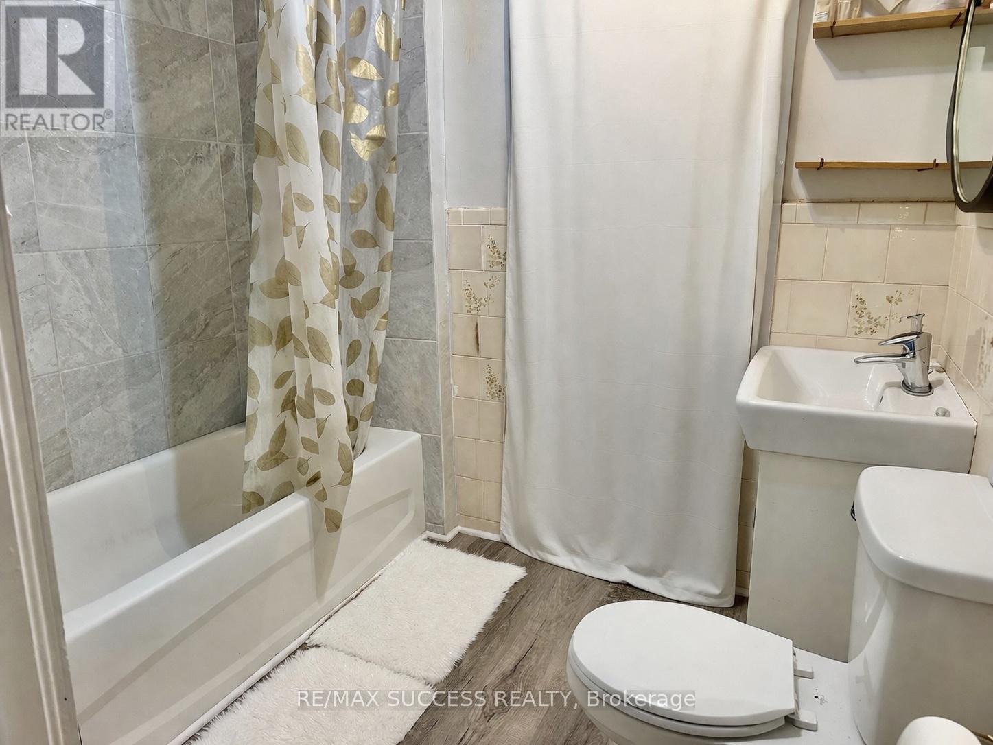 738 Mount Pleasant Road, Brant, ON - Indoor Photo Showing Bathroom