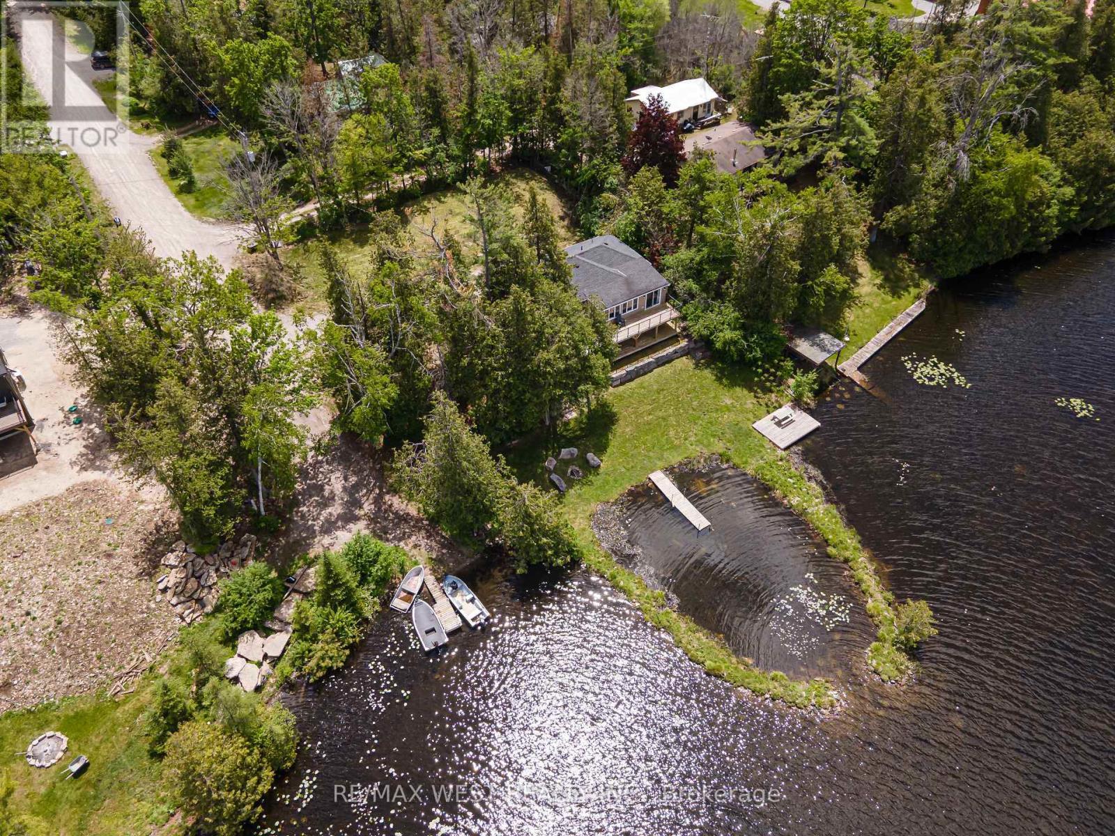 15 Manchester Trail, Kawartha Lakes, ON - Outdoor With Body Of Water