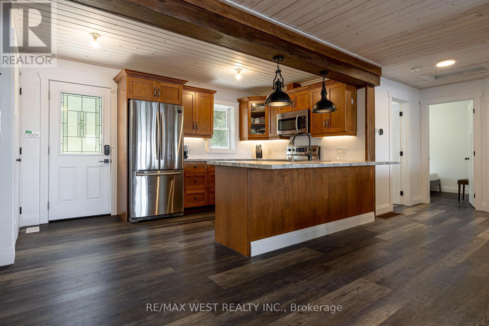 15 Manchester Trail, Kawartha Lakes, ON - Indoor Photo Showing Kitchen