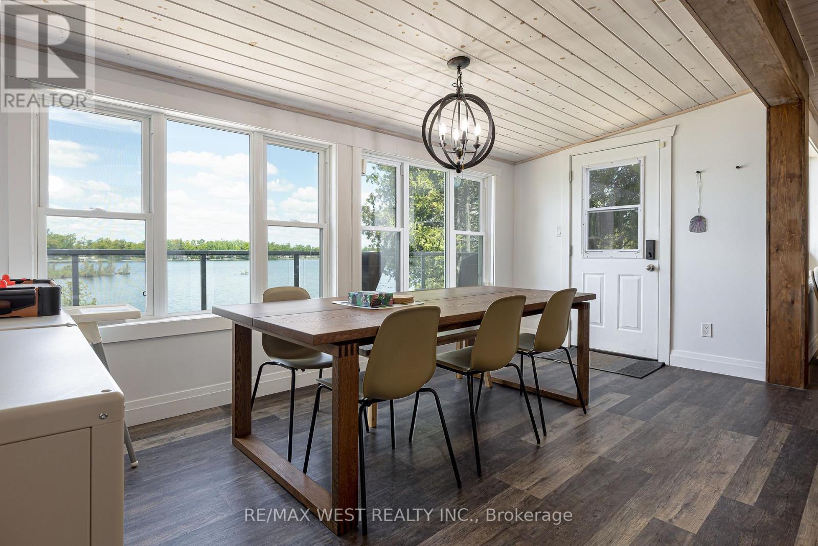 15 Manchester Trail, Kawartha Lakes, ON - Indoor Photo Showing Dining Room