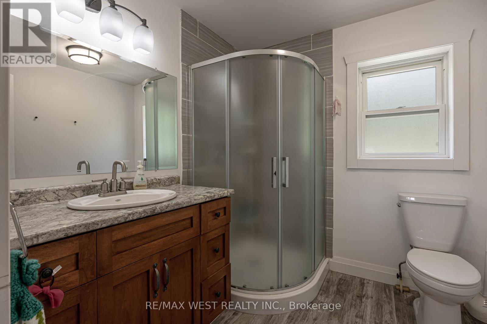 15 Manchester Trail, Kawartha Lakes, ON - Indoor Photo Showing Bathroom