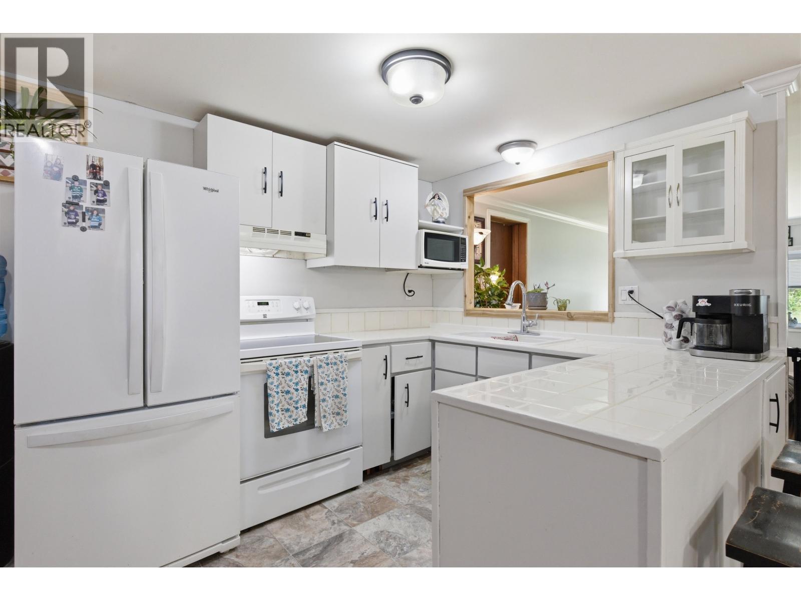 1824 Dog Creek Road, Williams Lake, BC - Indoor Photo Showing Kitchen