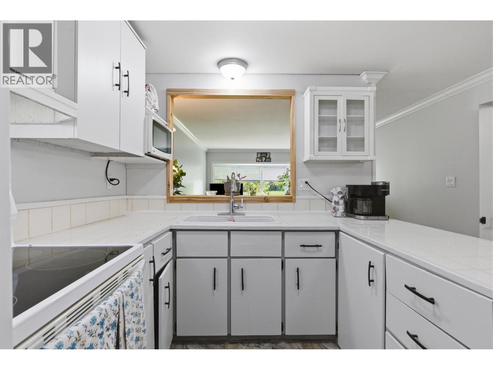 1824 Dog Creek Road, Williams Lake, BC - Indoor Photo Showing Kitchen