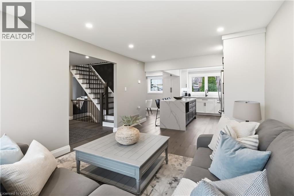 2485 Woburn Crescent, Oakville, ON - Indoor Photo Showing Living Room