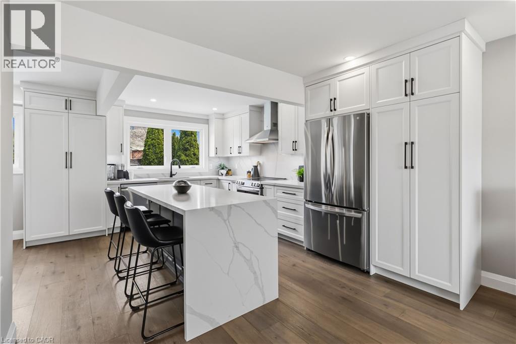 2485 Woburn Crescent, Oakville, ON - Indoor Photo Showing Kitchen With Stainless Steel Kitchen
