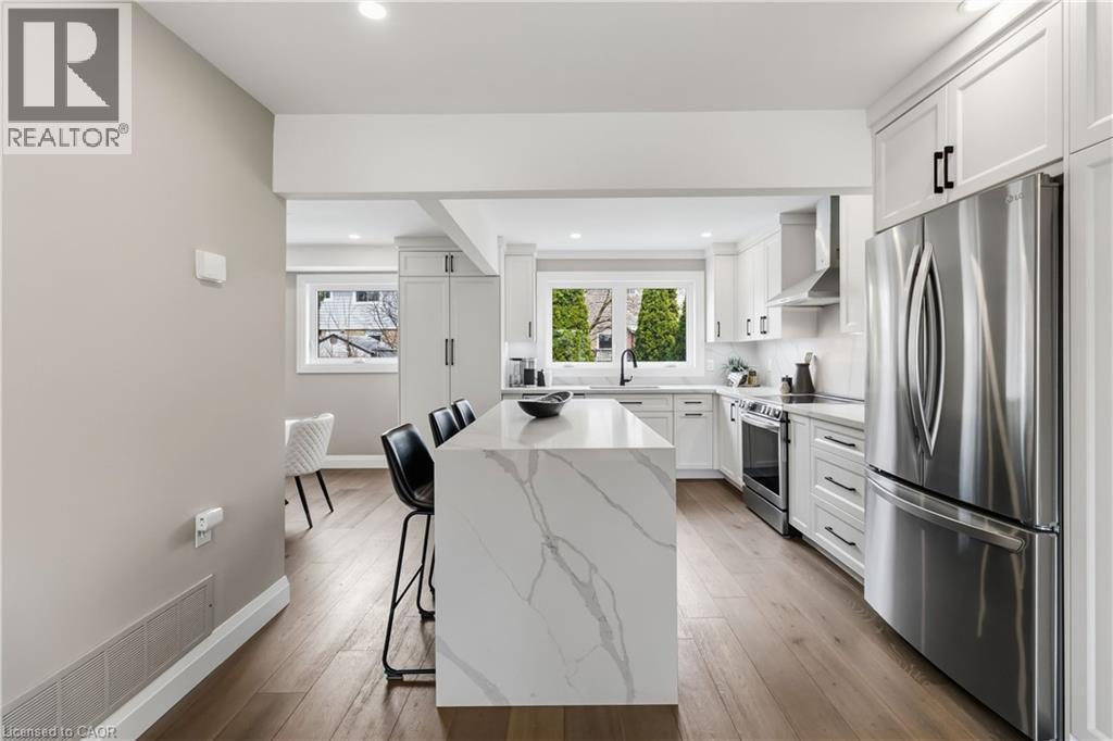 2485 Woburn Crescent, Oakville, ON - Indoor Photo Showing Kitchen With Stainless Steel Kitchen With Upgraded Kitchen